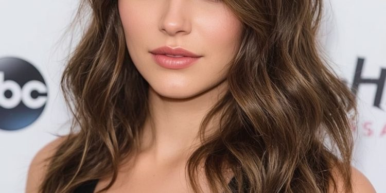 Face-Framing Highlights on Long Hair: 2025 Summer Hair Trends